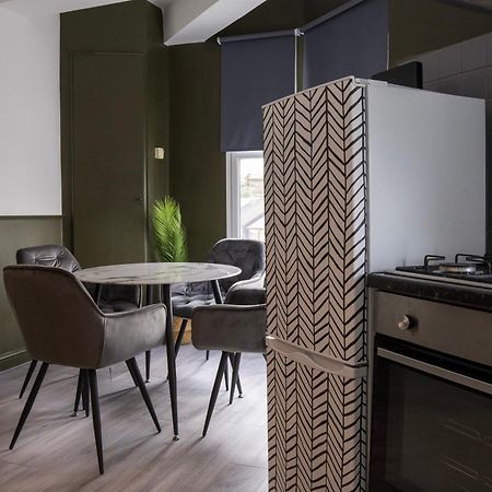 5C- Stylish Urban Retreat - Spacious 2 Bed Flat ลอนดอน ภายนอก รูปภาพ