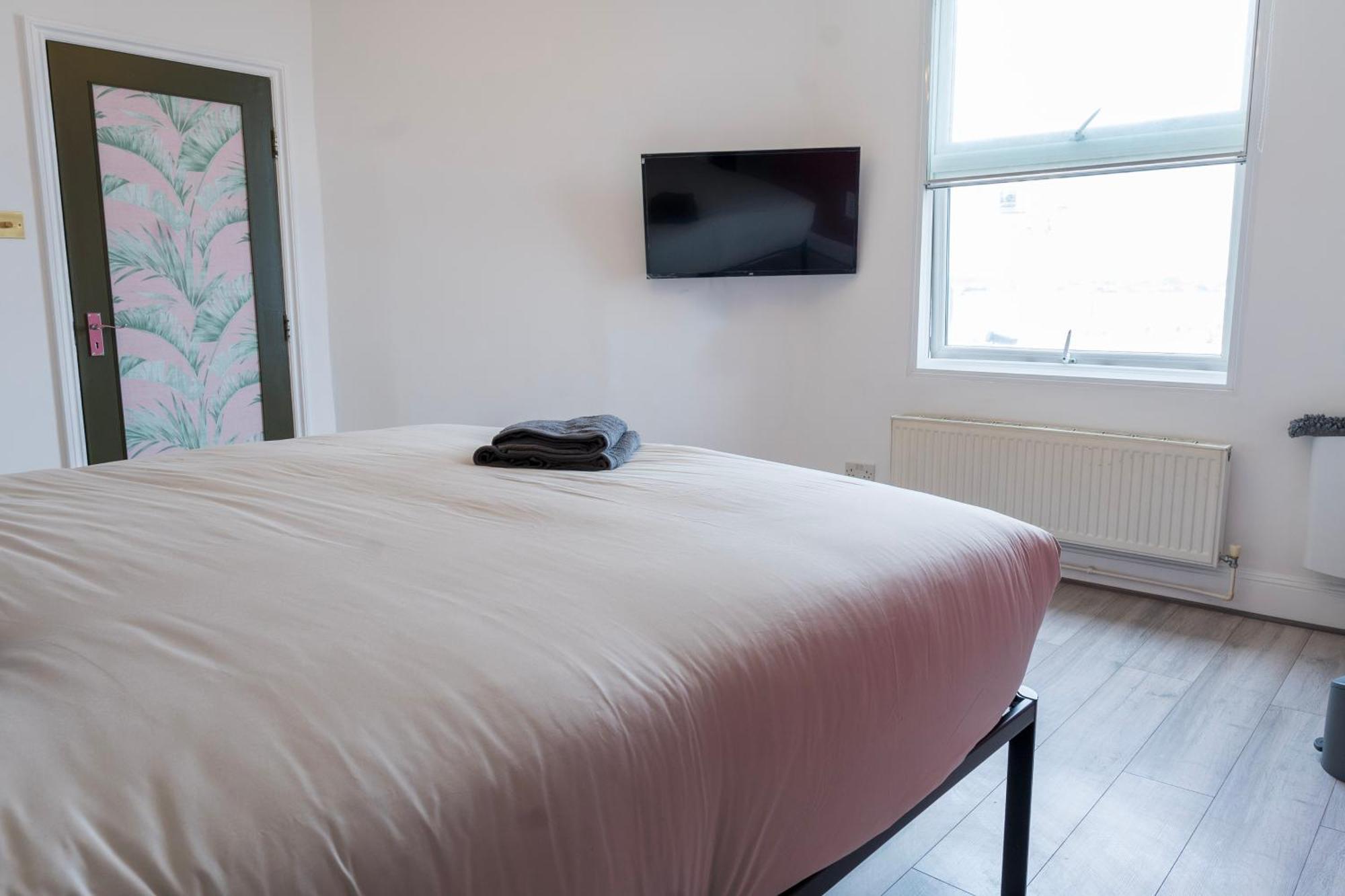 5C- Stylish Urban Retreat - Spacious 2 Bed Flat ลอนดอน ภายนอก รูปภาพ