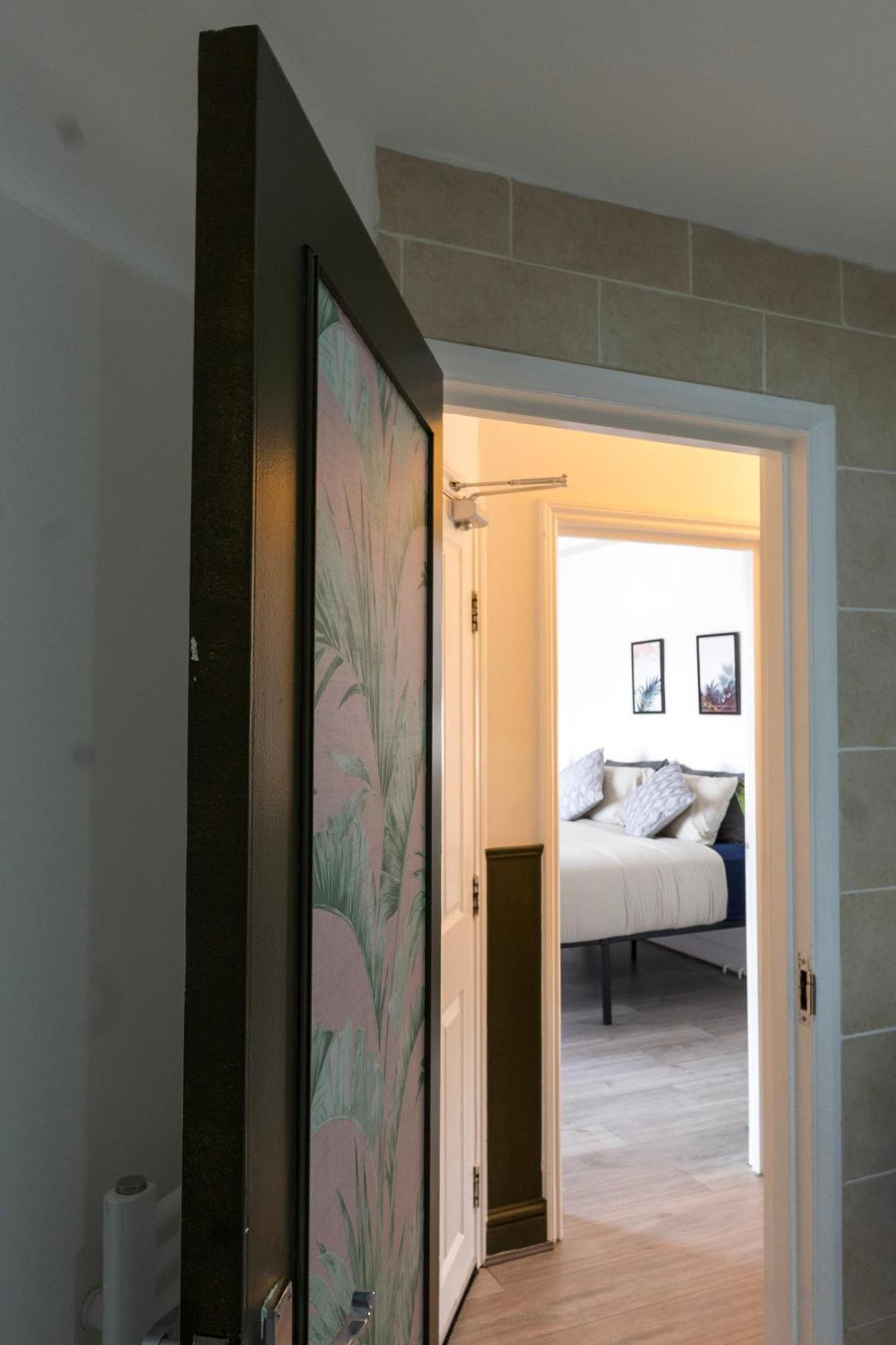 5C- Stylish Urban Retreat - Spacious 2 Bed Flat ลอนดอน ภายนอก รูปภาพ