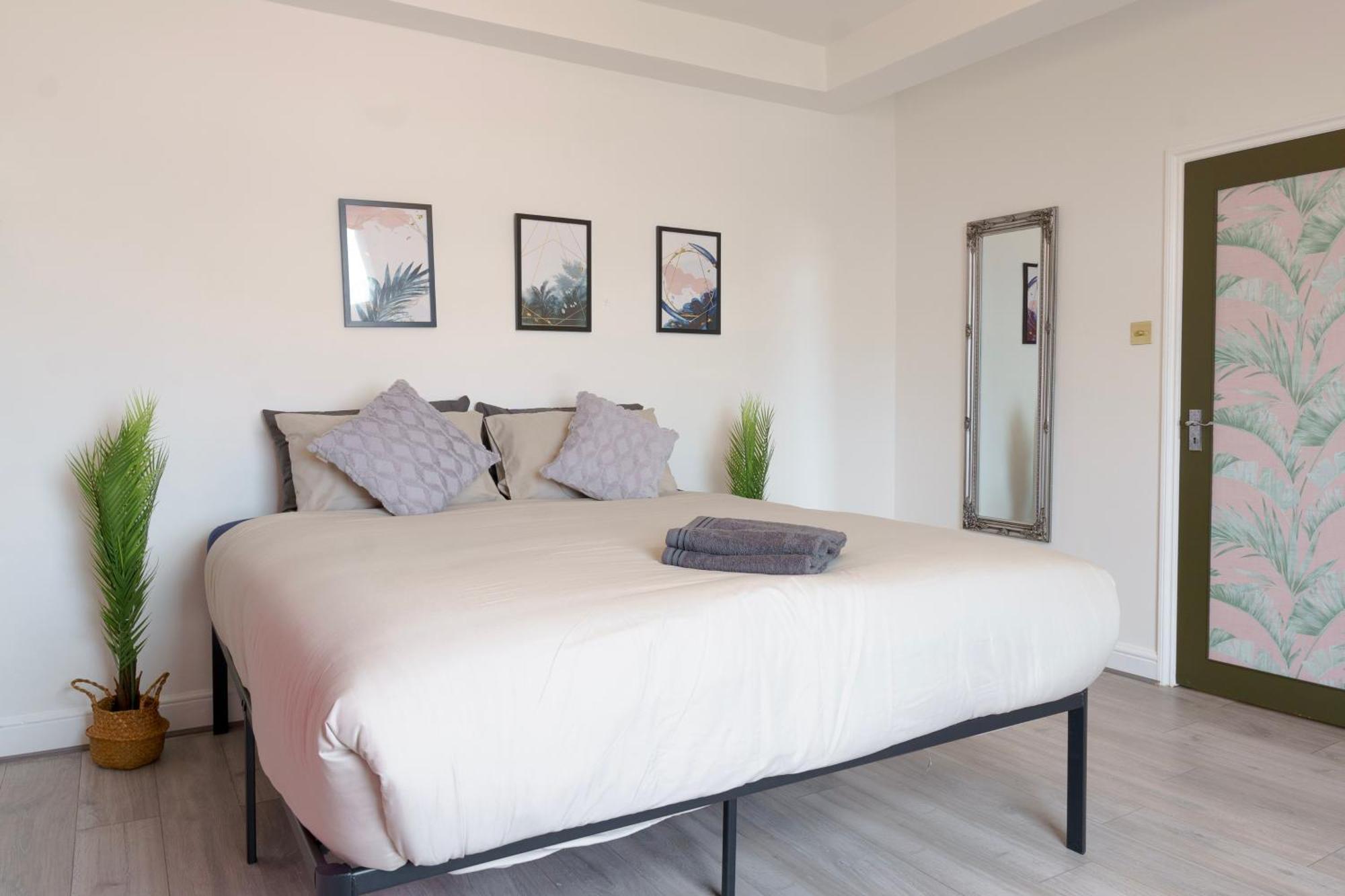 5C- Stylish Urban Retreat - Spacious 2 Bed Flat ลอนดอน ภายนอก รูปภาพ
