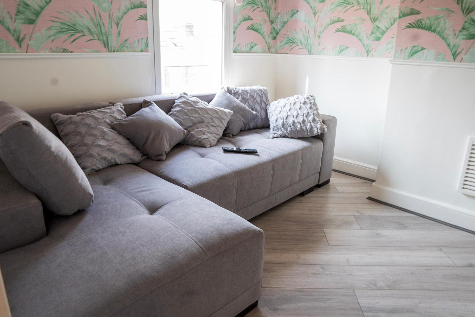 5C- Stylish Urban Retreat - Spacious 2 Bed Flat ลอนดอน ภายนอก รูปภาพ