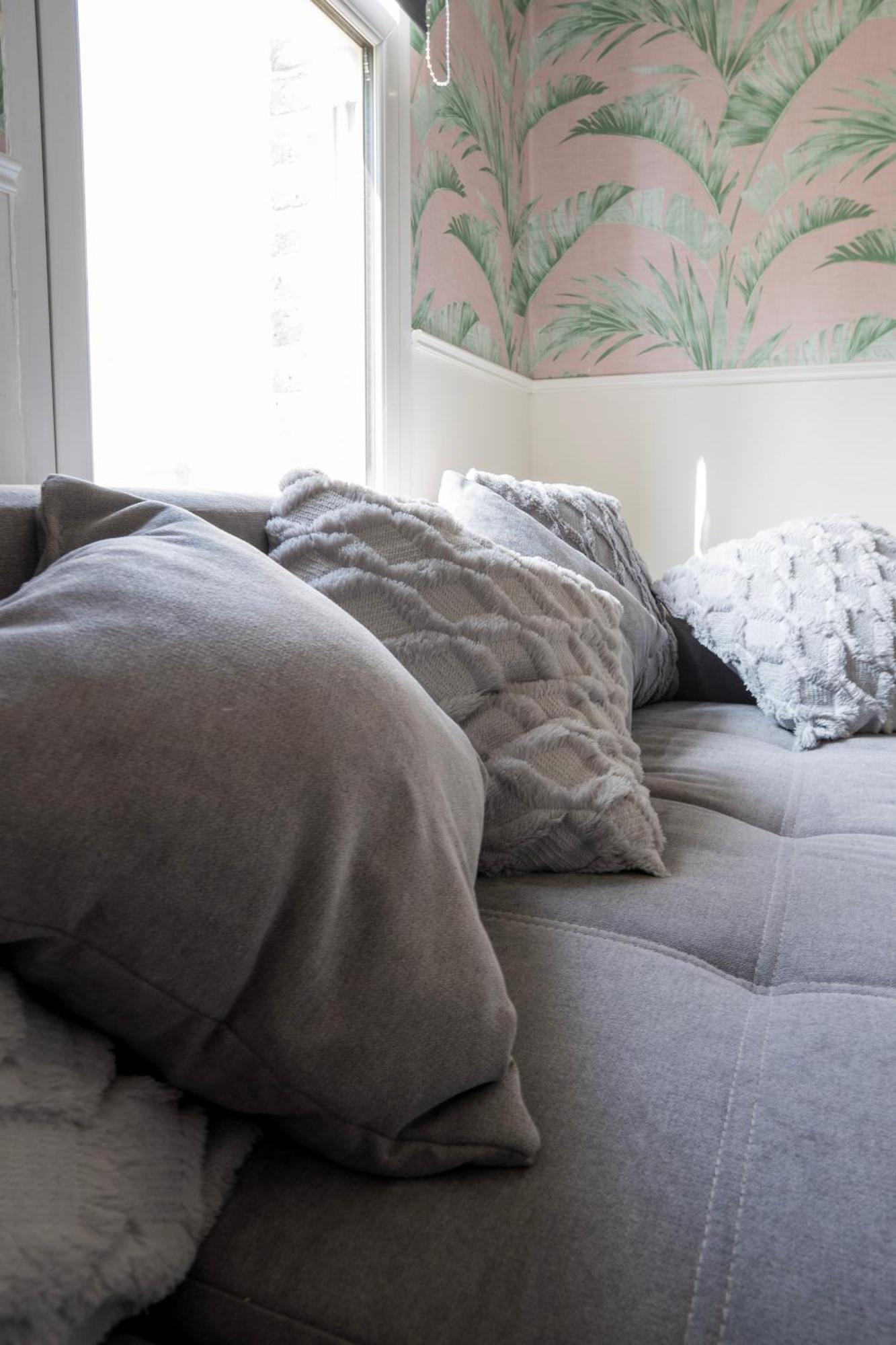 5C- Stylish Urban Retreat - Spacious 2 Bed Flat ลอนดอน ภายนอก รูปภาพ