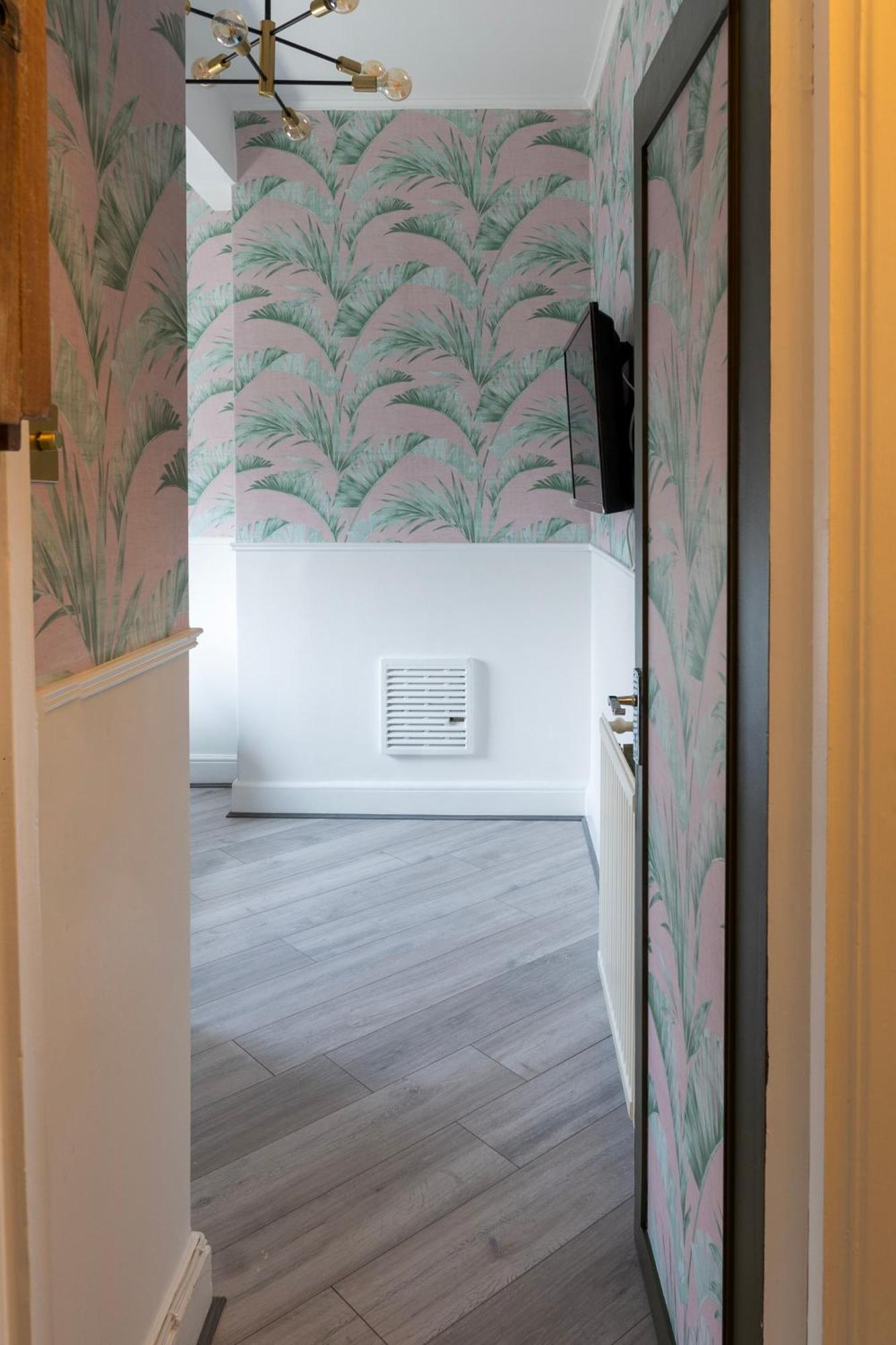 5C- Stylish Urban Retreat - Spacious 2 Bed Flat ลอนดอน ภายนอก รูปภาพ
