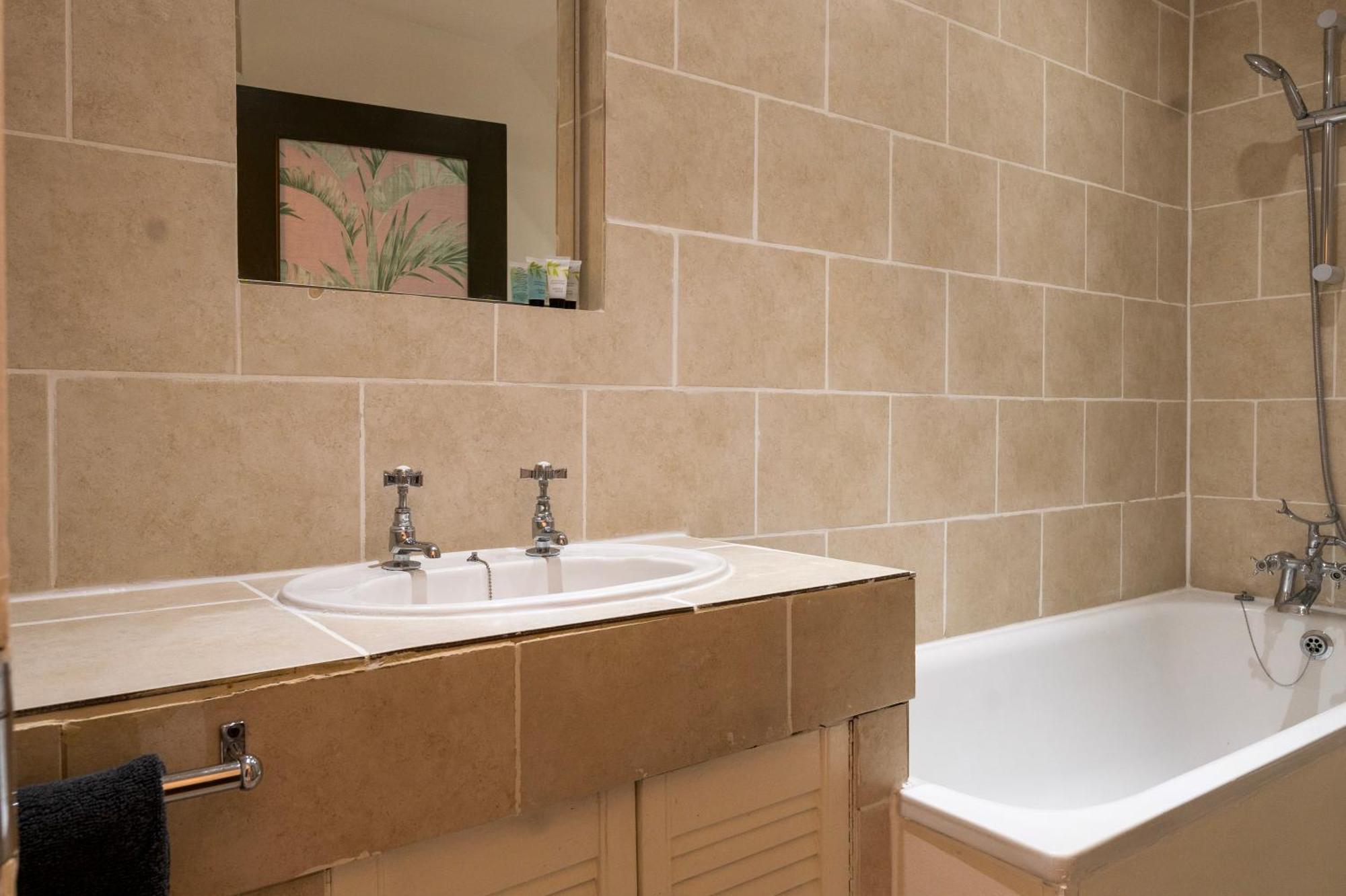 5C- Stylish Urban Retreat - Spacious 2 Bed Flat ลอนดอน ภายนอก รูปภาพ