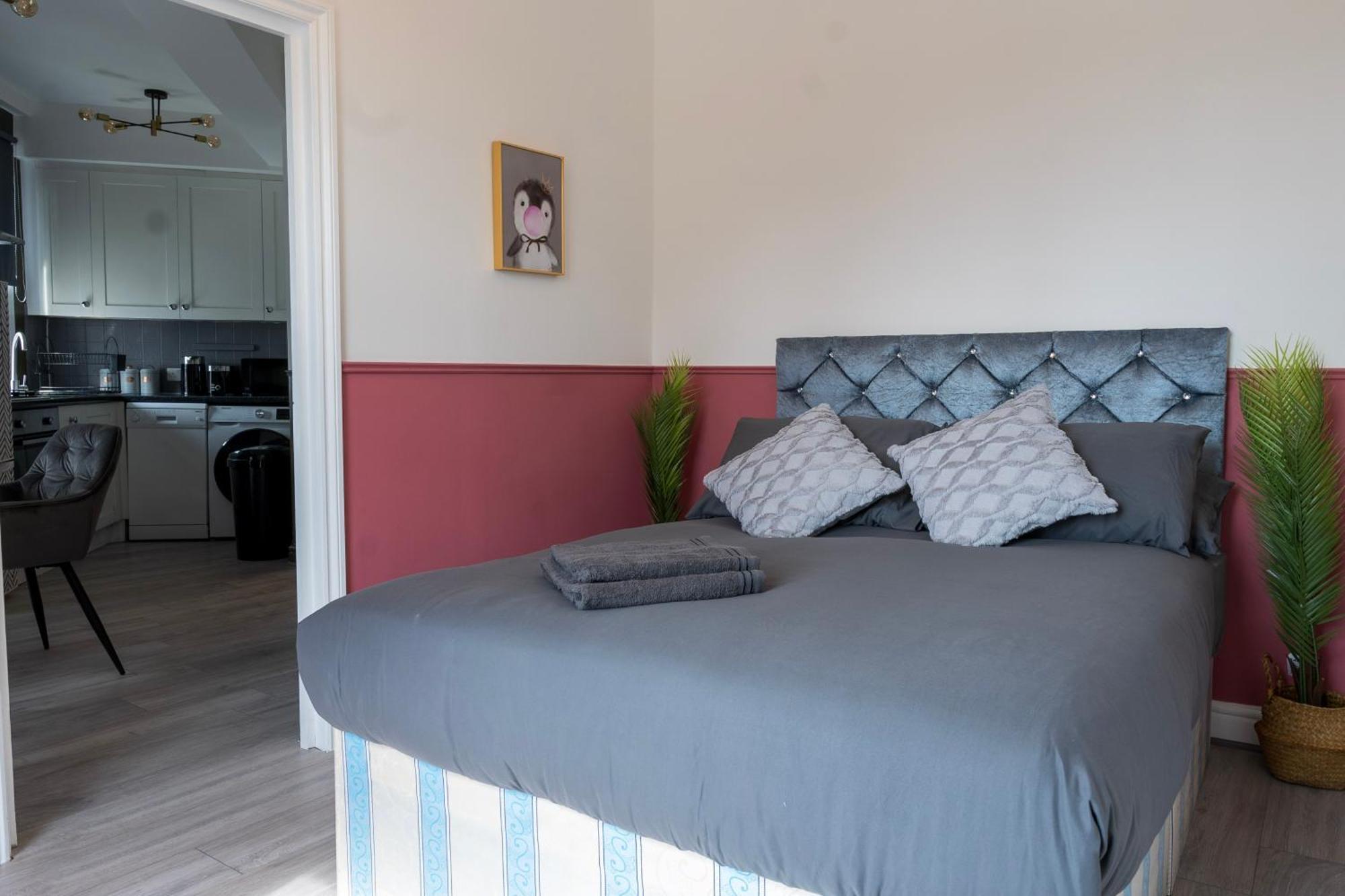 5C- Stylish Urban Retreat - Spacious 2 Bed Flat ลอนดอน ภายนอก รูปภาพ