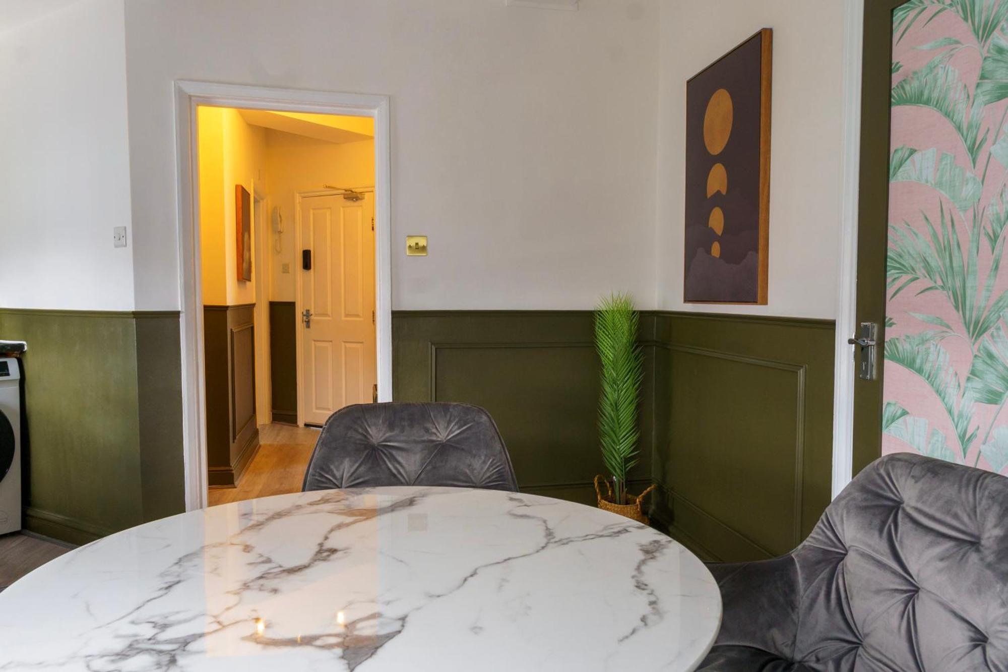 5C- Stylish Urban Retreat - Spacious 2 Bed Flat ลอนดอน ภายนอก รูปภาพ