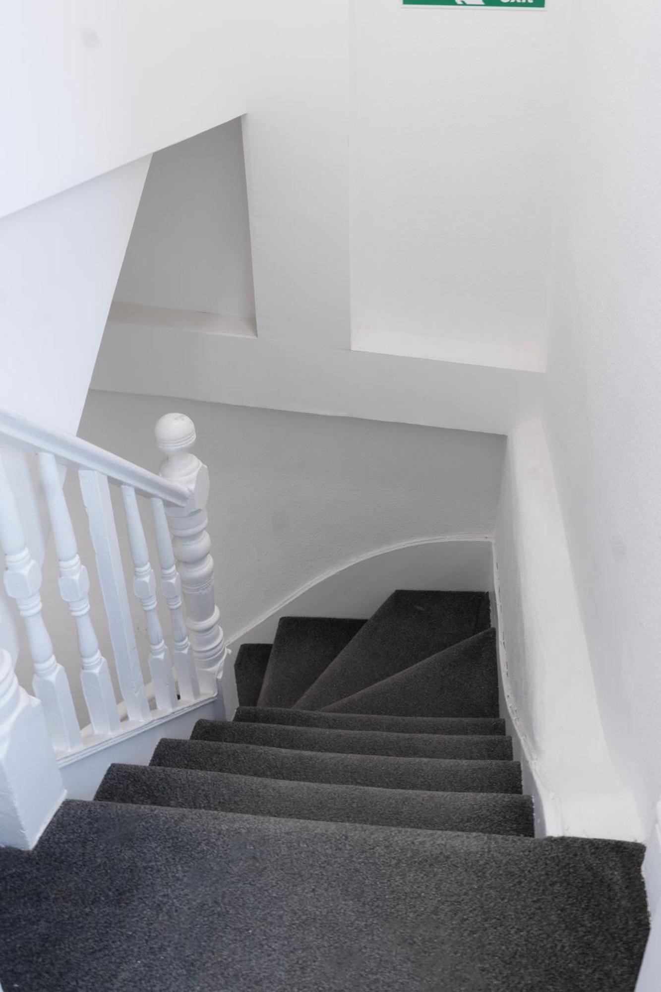 5C- Stylish Urban Retreat - Spacious 2 Bed Flat ลอนดอน ภายนอก รูปภาพ