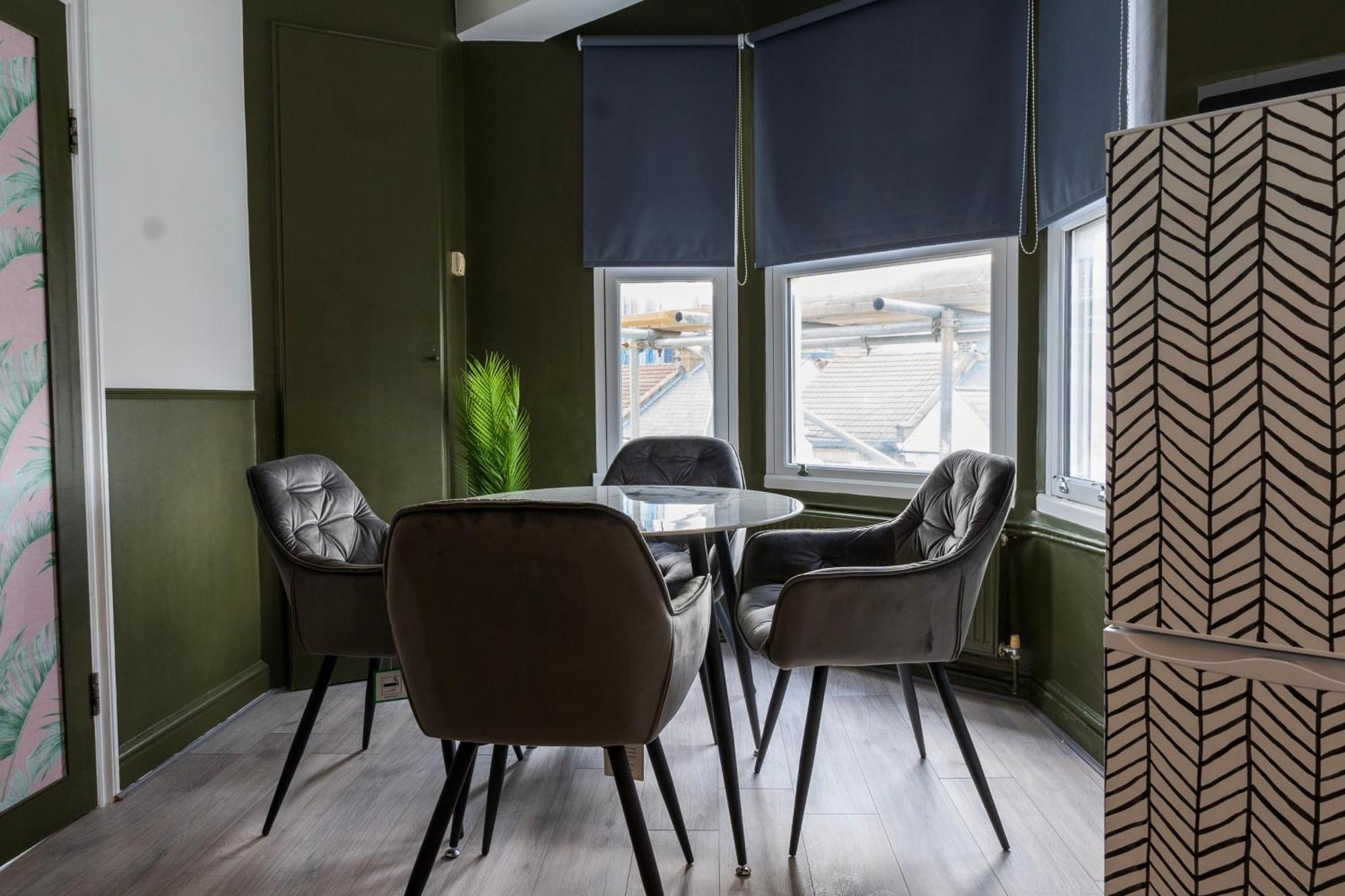 5C- Stylish Urban Retreat - Spacious 2 Bed Flat ลอนดอน ภายนอก รูปภาพ