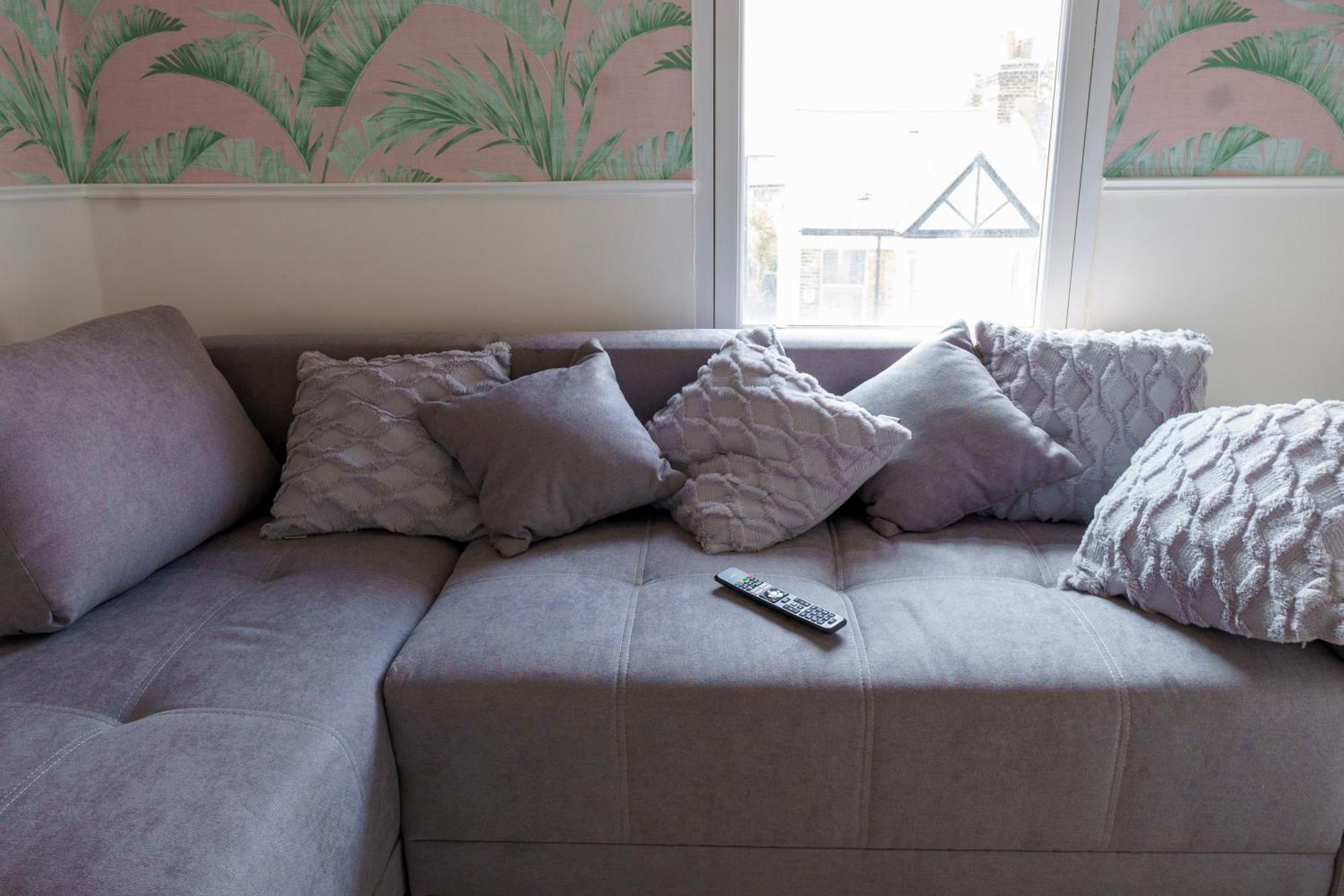 5C- Stylish Urban Retreat - Spacious 2 Bed Flat ลอนดอน ภายนอก รูปภาพ